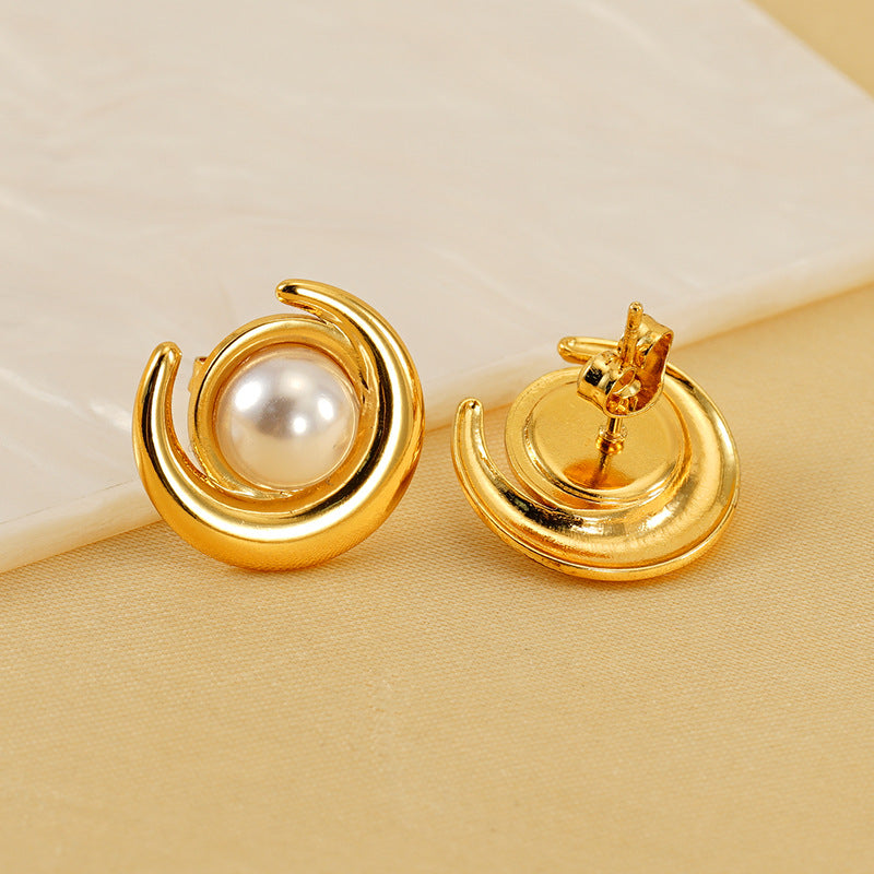 Assorted half-moon pearl stud earring