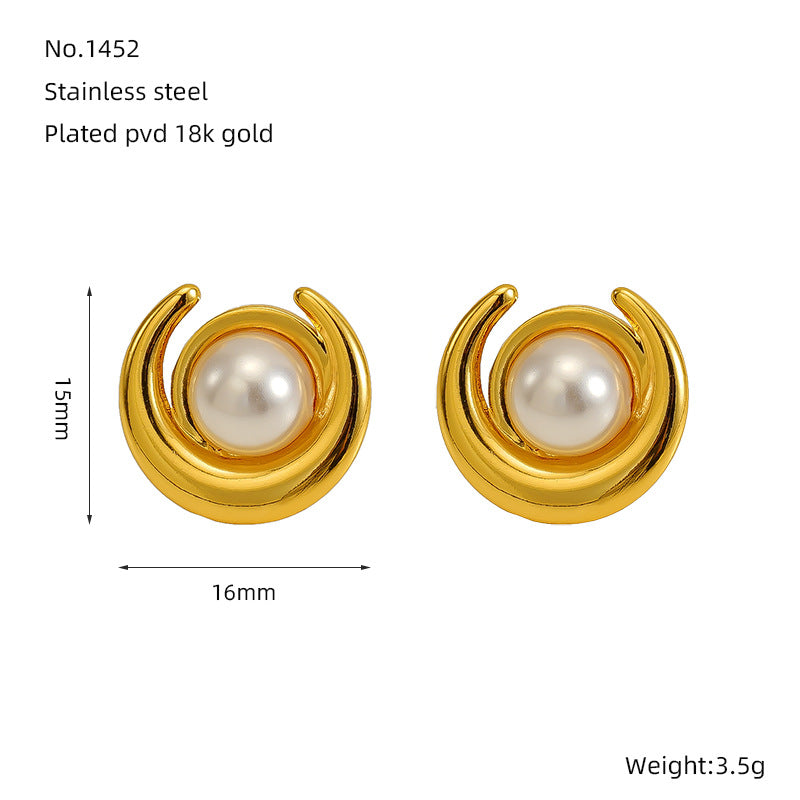 Assorted half-moon pearl stud earring