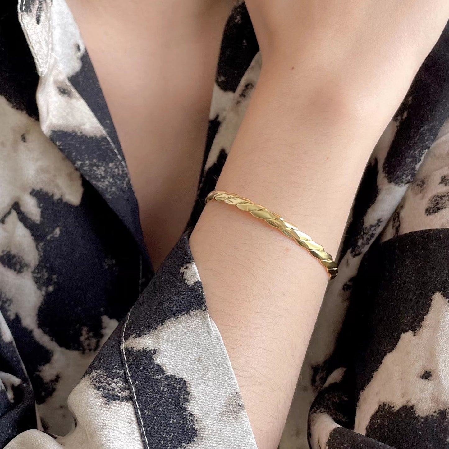 925 Sterling Silver Twisted Bangle Bracelet