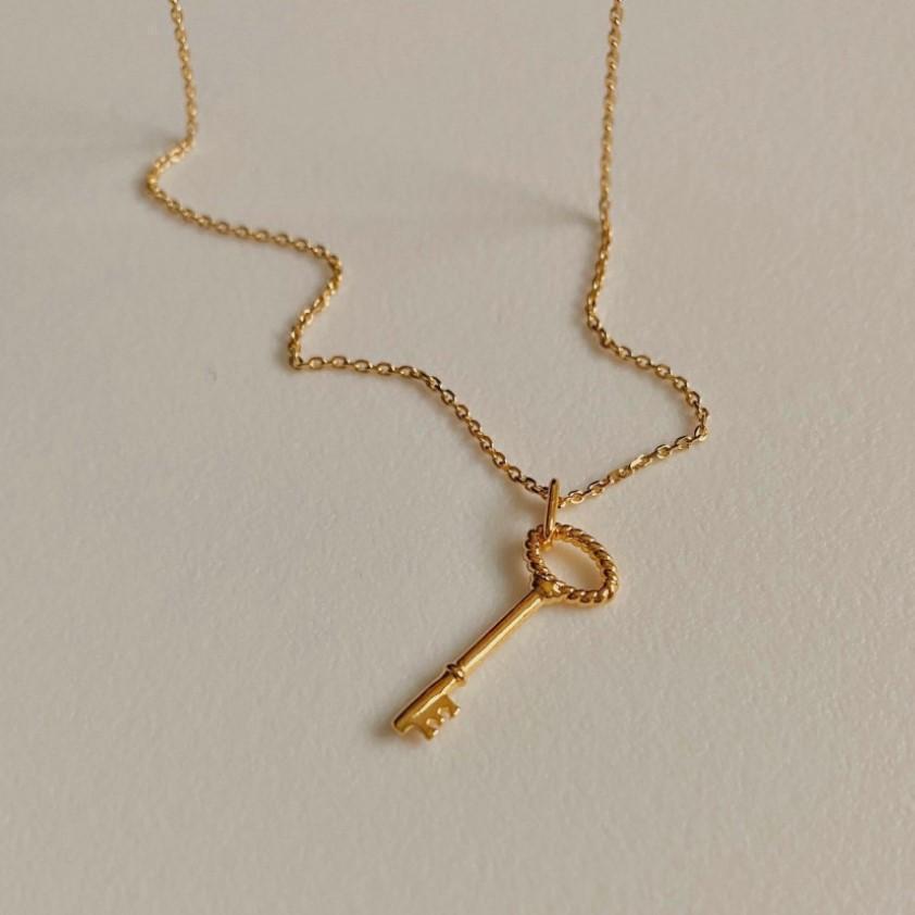 925 Sterling Silver Key Pendant Necklace