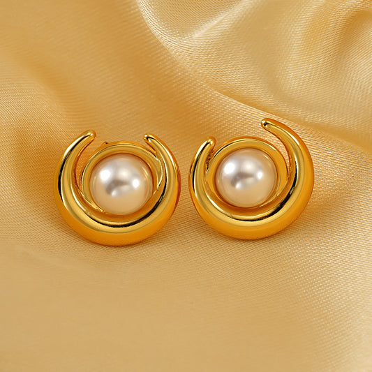 Assorted half-moon pearl stud earring