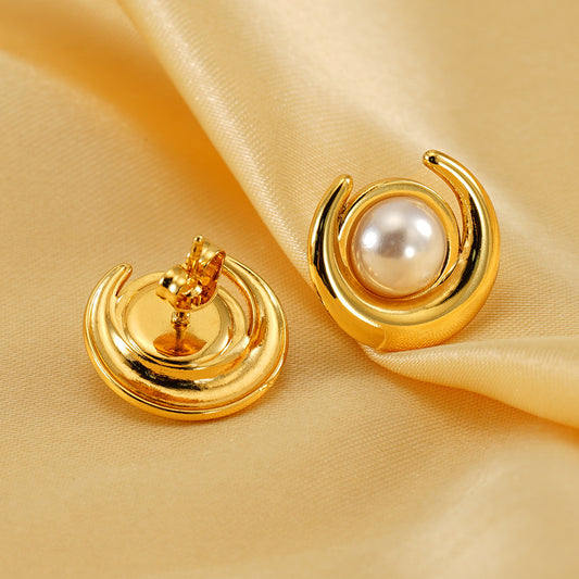 Assorted half-moon pearl stud earring