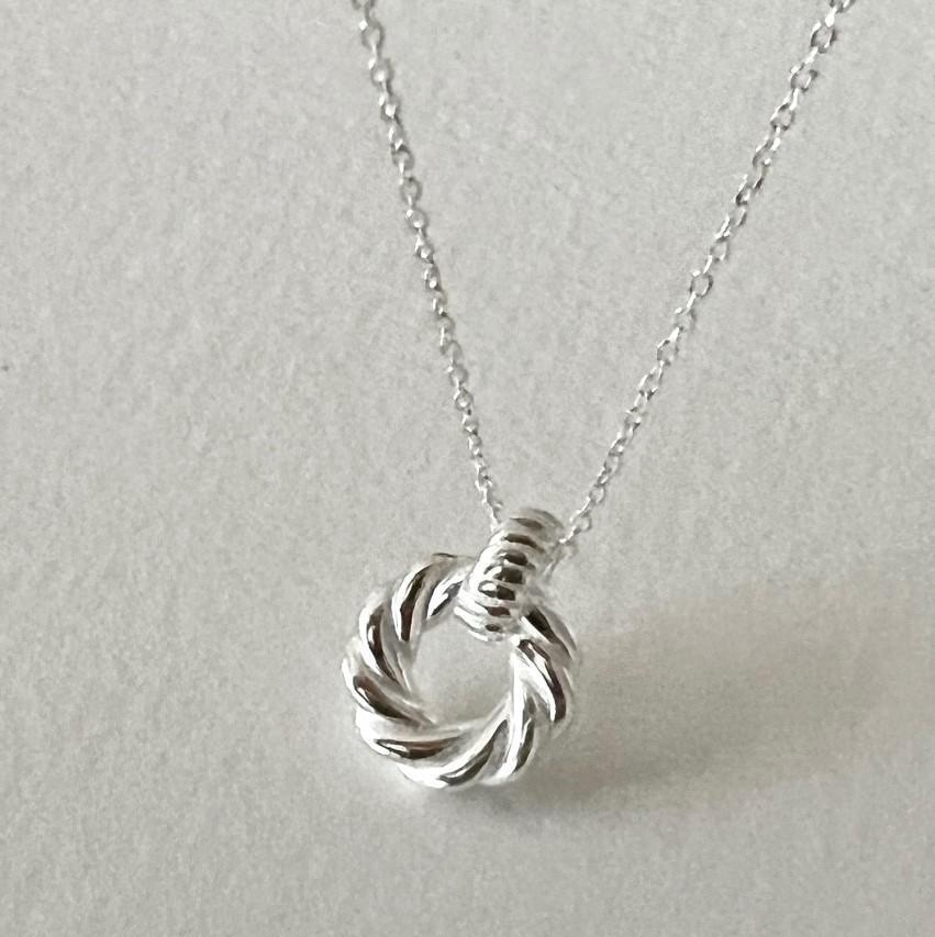 925 Sterling Silver Twisted Pendant Necklace