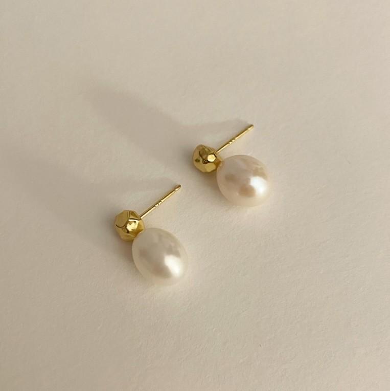 925 Sterling Silver Chic Stud Earrings With Fresh Water Pearls