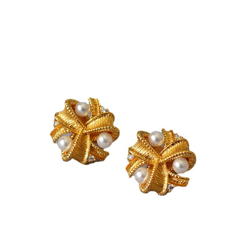 Chic Brass Stud Earrings With Pearls