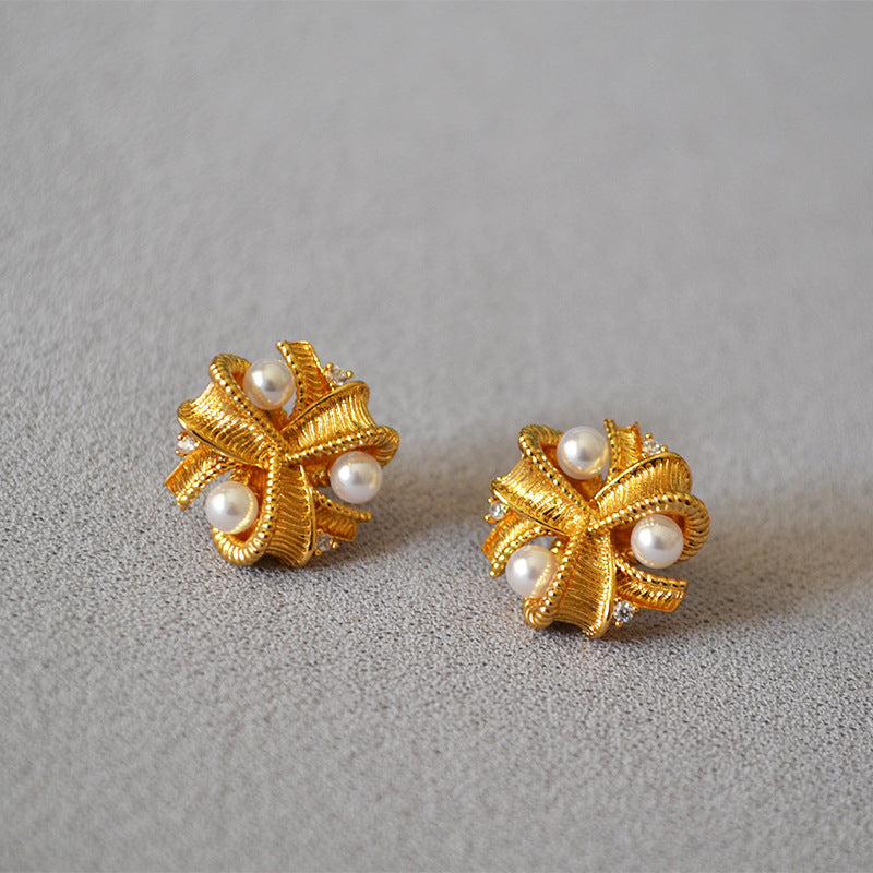 Chic Brass Stud Earrings With Pearls