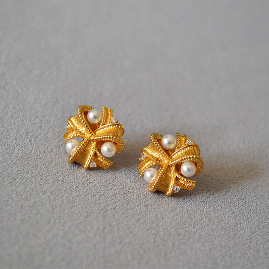 Chic Brass Stud Earrings With Pearls