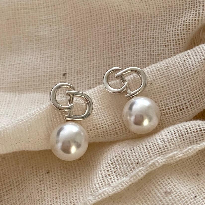 925 Sterling Sliver Earrings With Shell Pearls