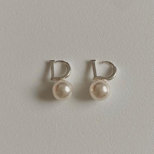 925 Sterling Sliver Earrings With Shell Pearls